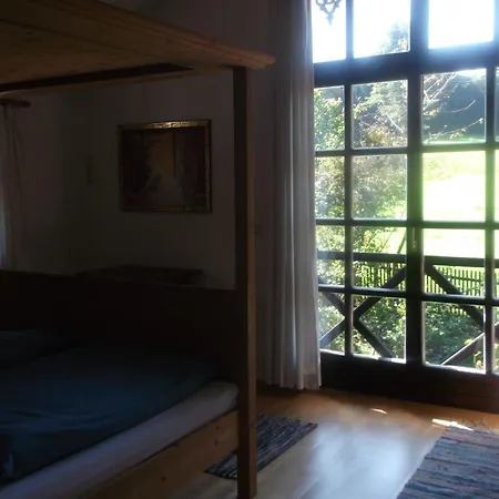 Fuer Drei Personen Mit Terrasse Und Eigenem Gartenanteil Schöllnach