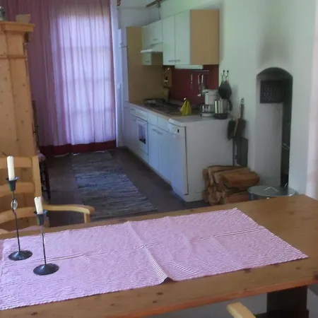 Fuer Drei Personen Mit Terrasse Und Eigenem Gartenanteil Semesterbostad