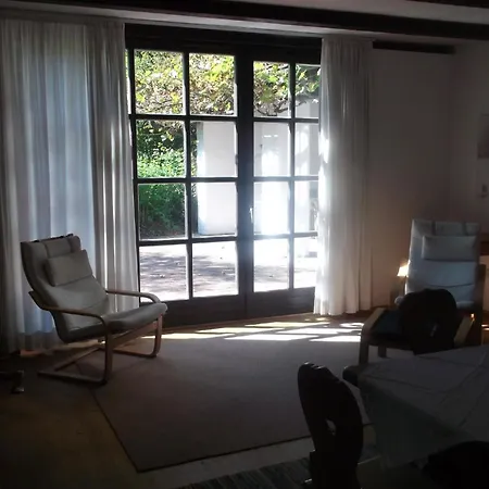 Semesterbostad Fuer Drei Personen Mit Terrasse Und Eigenem Gartenanteil *
