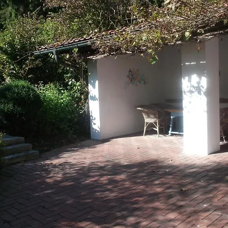 Fuer Drei Personen Mit Terrasse Und Eigenem Gartenanteil