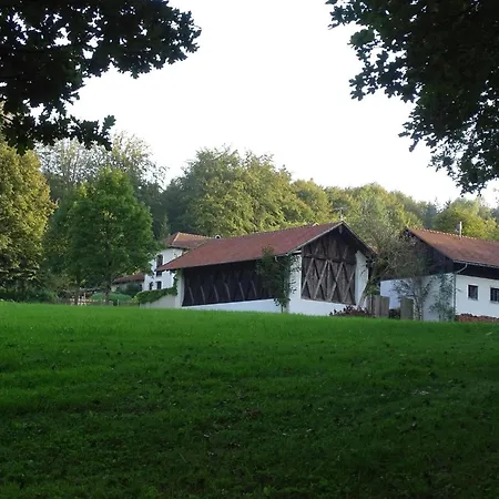 Fuer Drei Personen Mit Terrasse Und Eigenem Gartenanteil *