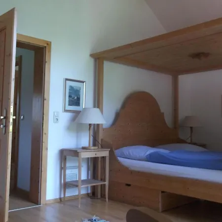 Nyaraló Fuer Drei Personen Mit Terrasse Und Eigenem Gartenanteil *